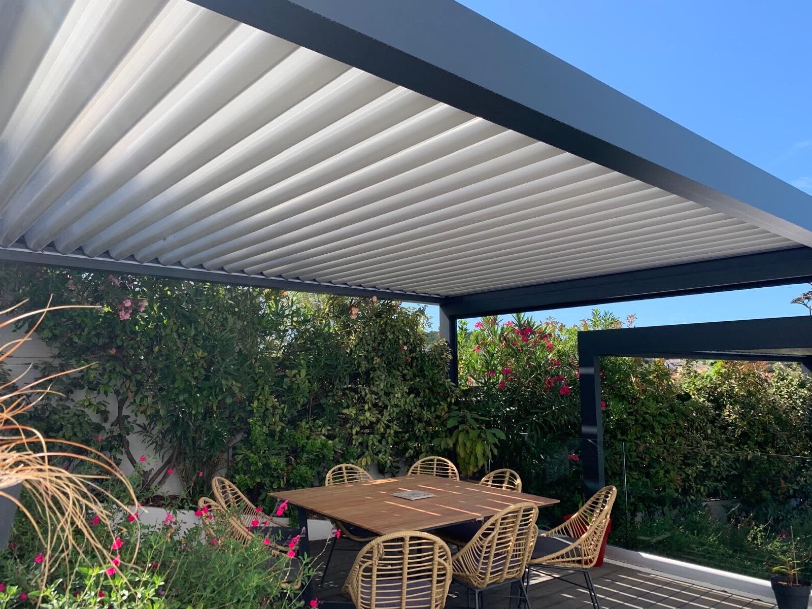 Installation d’une pergola bioclimatique à Martigues