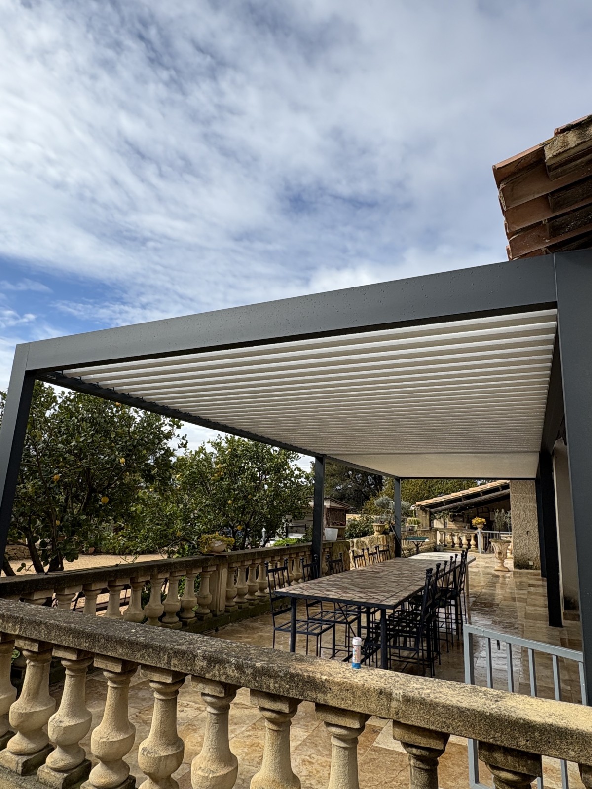 Installation d’une pergola bioclimatique à Miramas 