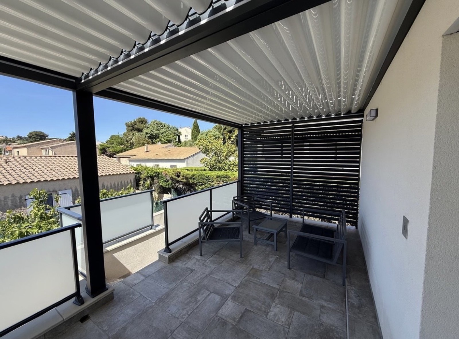 pose d’une double pergola bioclimatique 