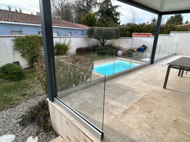 Installation d’un garde-corps en verre aux Pennes-Mirabeau : un rendu à la hauteur des attentes 