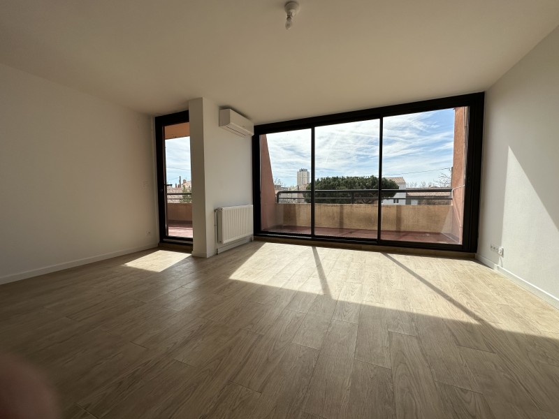 Baies vitrées Coulissantes  3 vantaux en aluminium 