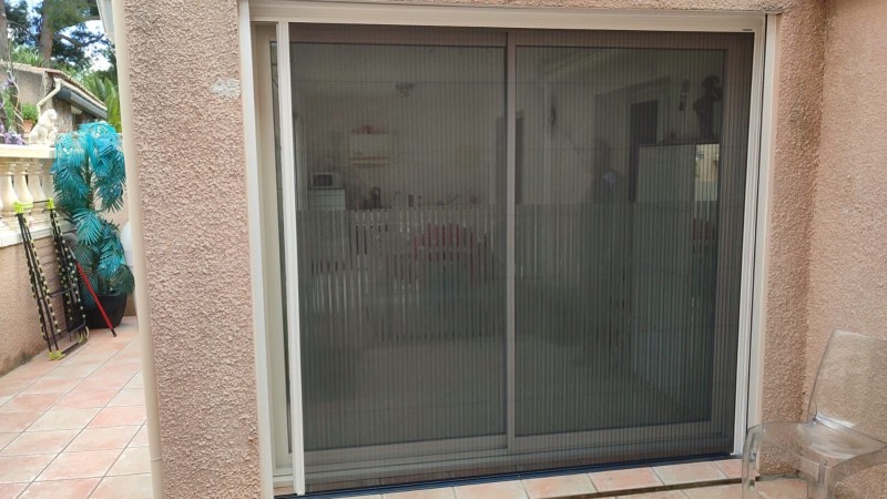 Installation des moustiquaires sur mesure à Vitrolles 