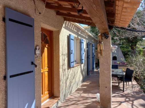 Fabrication et pose de volets battants en alu isolés couleur lavande à Martigues Bouches du Rhône