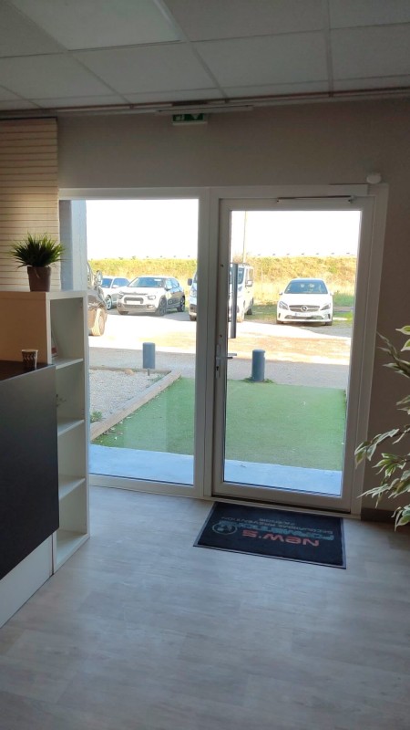 Installation d’une porte vitrée dans un local professionnel 