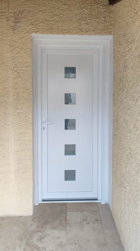 Porte d’entrée PVC 