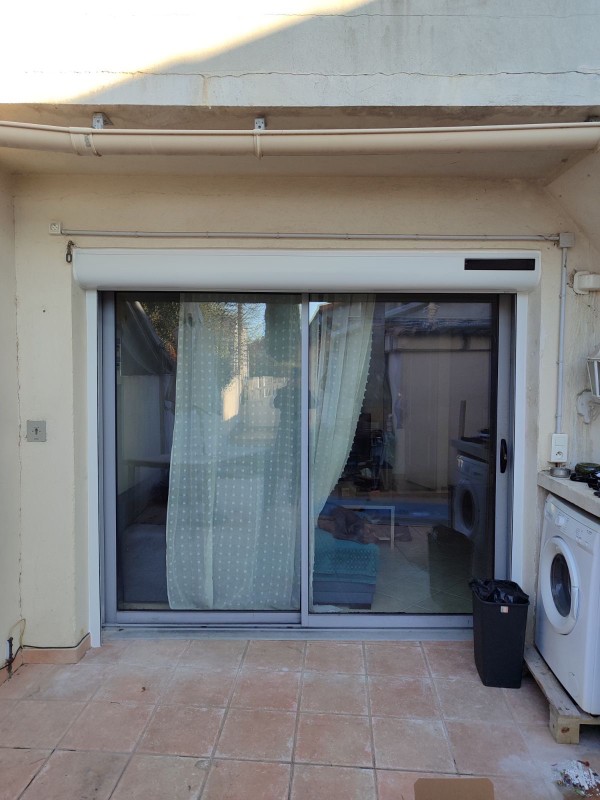 Installation d’un volet roulant solaire à Martigues